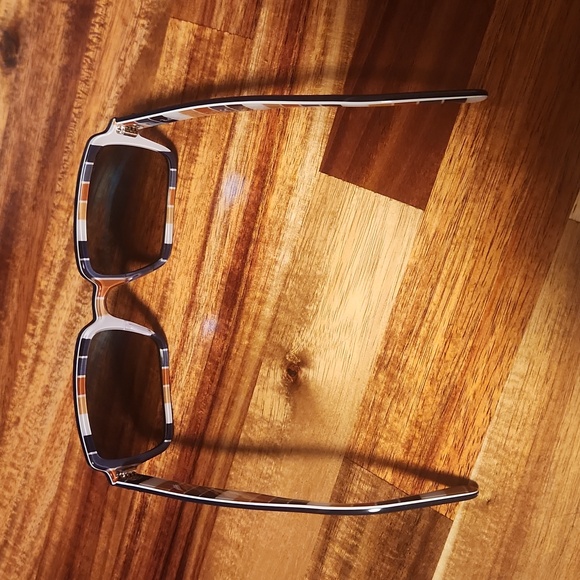 Ray-Ban Sunglasses - Picture 2 of 4